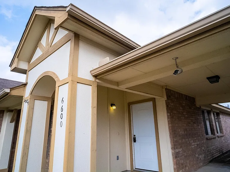 6600 Bay City Bnd — Photo 3