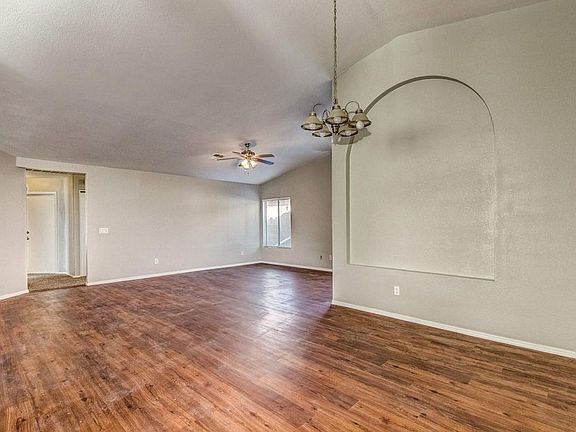 2nd image of 831 W Sierra Madre Ave