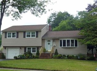 767 Wynetta Pl, Paramus, NJ 07652