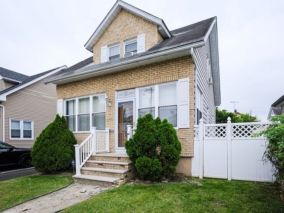2nd image of 292 Crann St