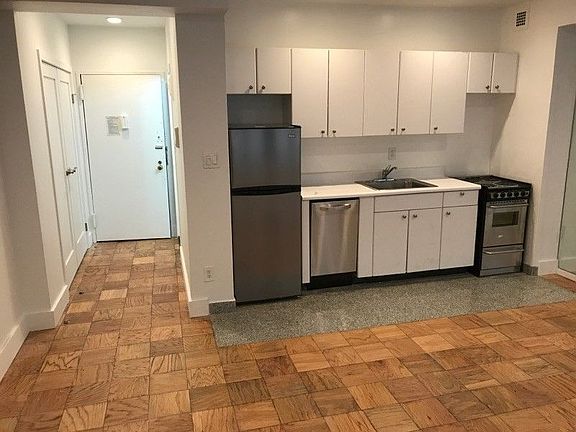 3rd image of 207 E 37th St APT 6H