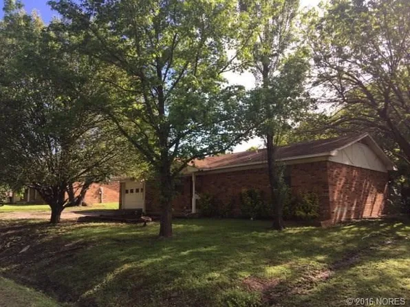 1704 Bois D Arc, Ada, OK 74820