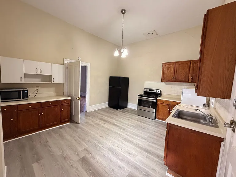 1300 N Broad St NE — Photo 35