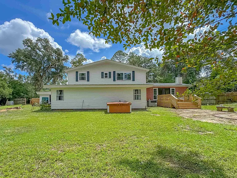 1044 Seminole Dr — Photo 5