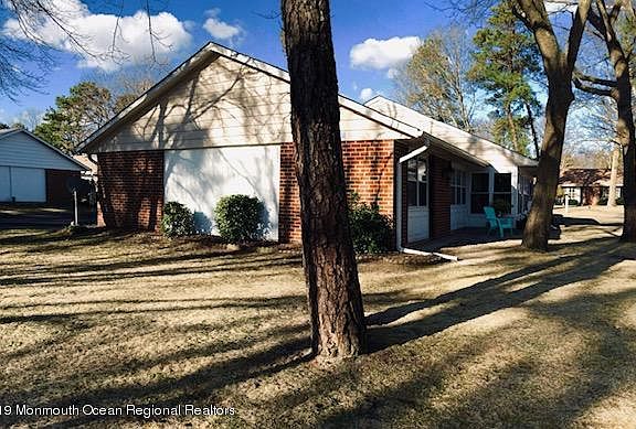 5th image of 816A Balmoral Ct