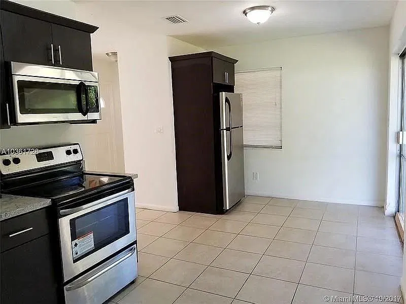 3 bed, 2.0 bath, 1040 sqft, $2,800 — Photo 4