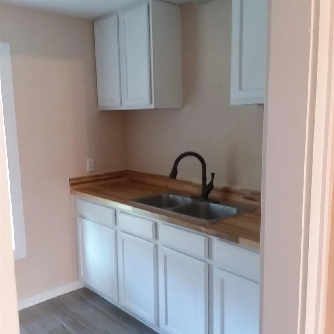 3 bed, 1.0 bath, 1170 sqft, $1,300 — Photo 3