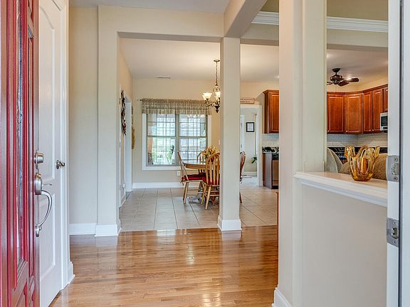 5th image of 503 Clear Brook Ct