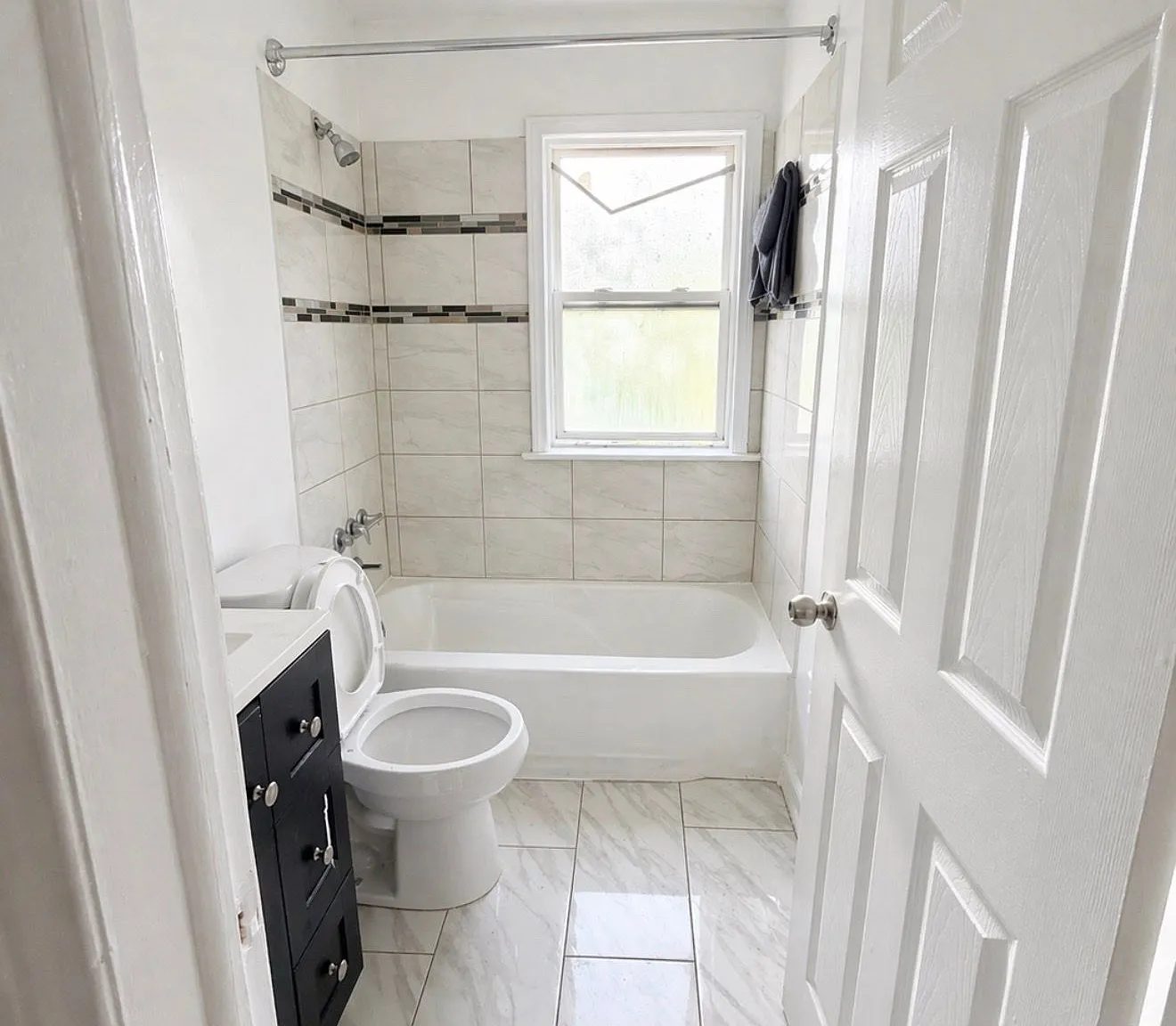 3 bed, 885 sqft, $1,350 — Photo 4
