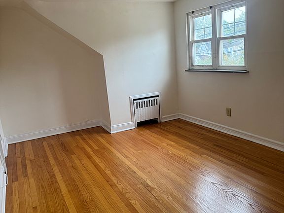 3rd image of 682 Allwood Rd #2