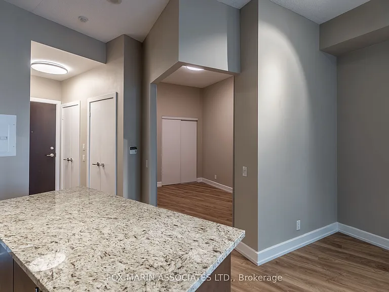 112 George St S #S403 — Photo 13
