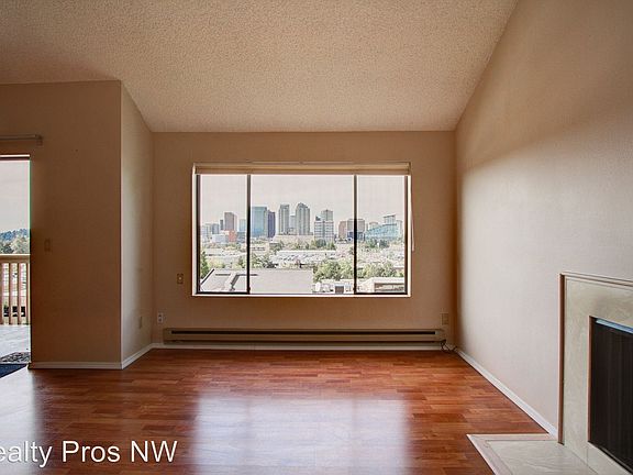 4th image of 713 122nd Ave NE #B6