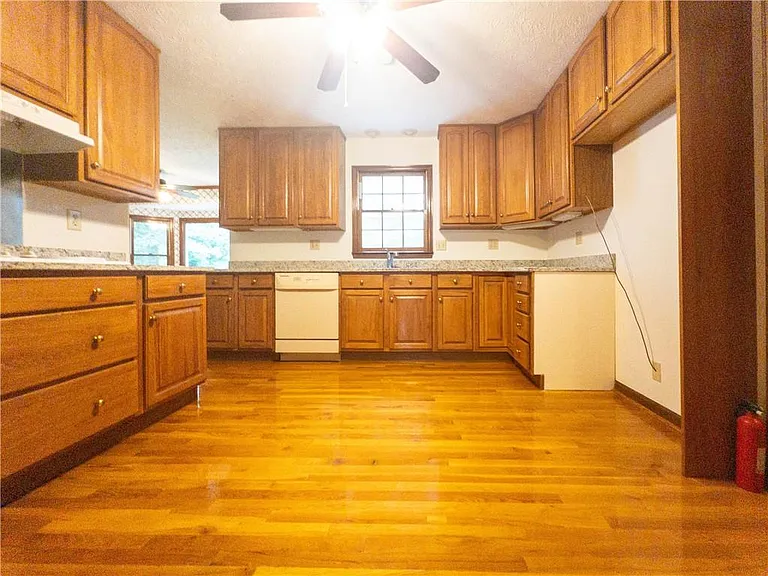 965 Millbrook Ct — Photo 9