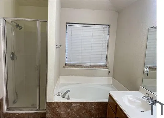 4 bed, 2000 sqft, $3,900 — Photo 2