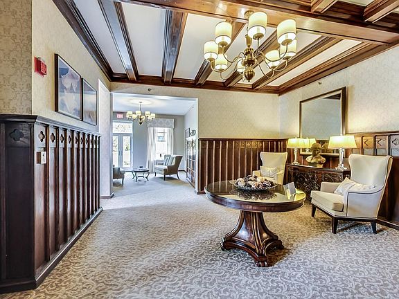 3rd image of 156 N Oak Park Ave APT 3A