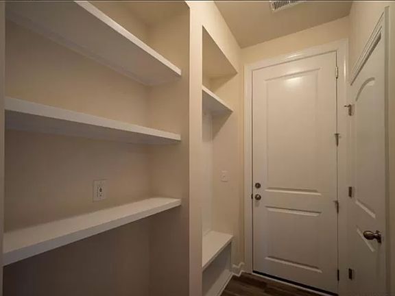 5th image of 5848 Clan Maclaine Dr