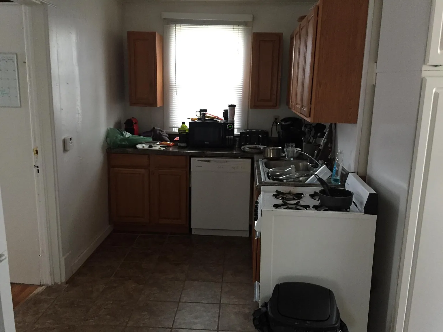 5 bed, 2300 sqft, $3,000 — Photo 4