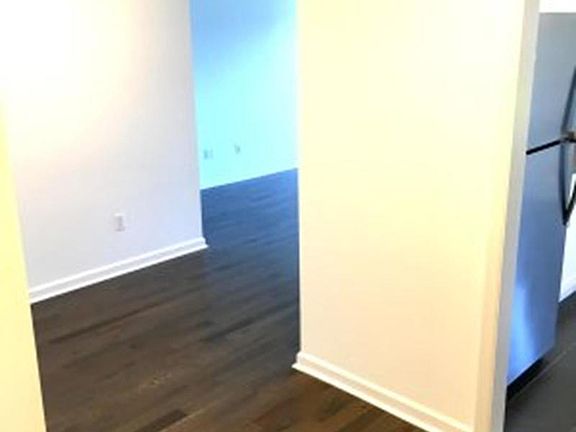 4th image of 5611 94th St APT 4L