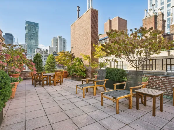 14 Sutton Place South image 7 of 8