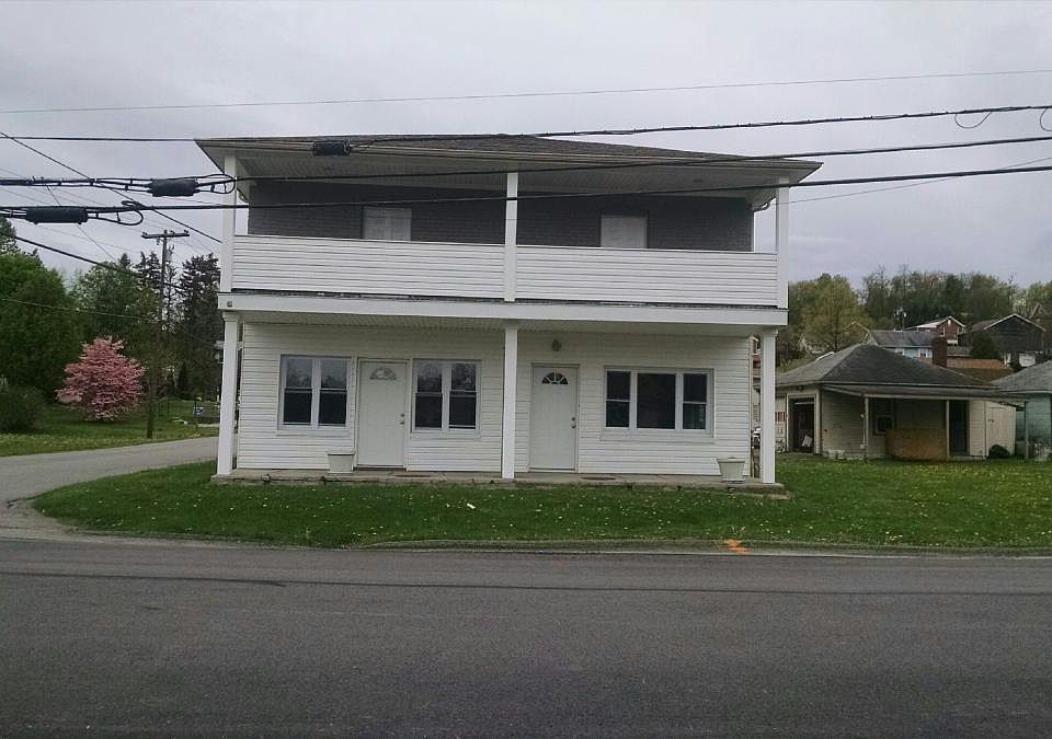 Front with balcony