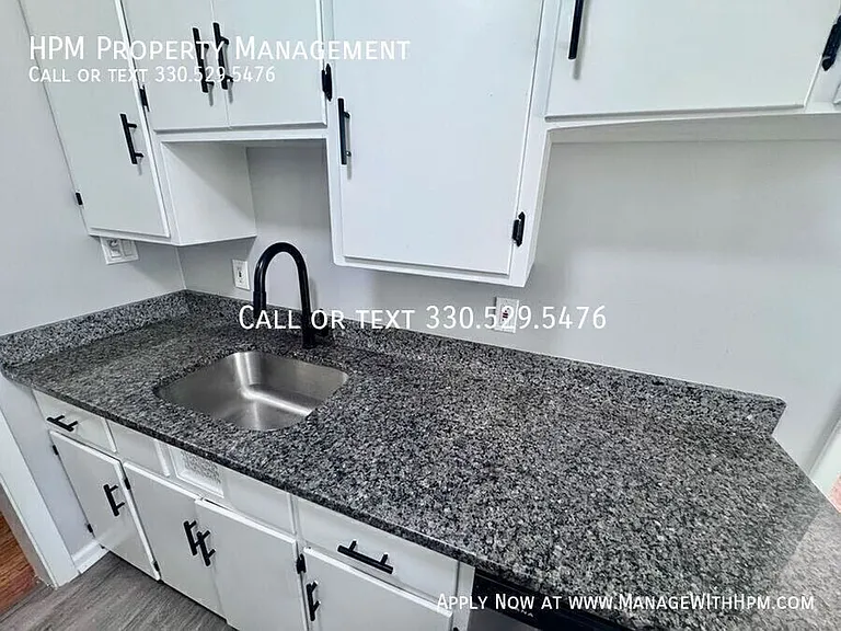 885 S Green Rd #4 — Photo 2