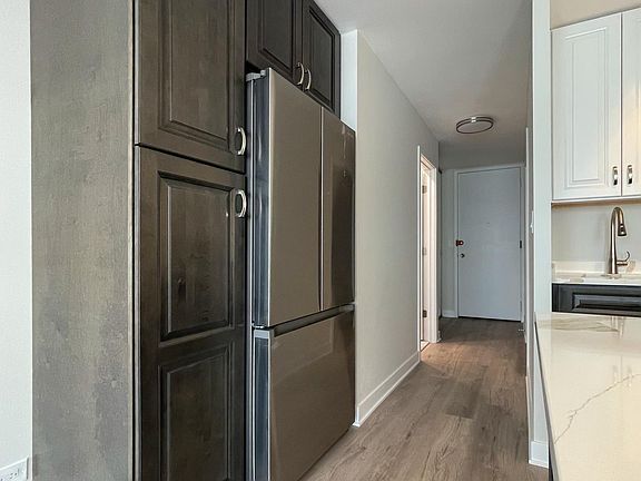 5th image of 1660 N Lasalle St #3903