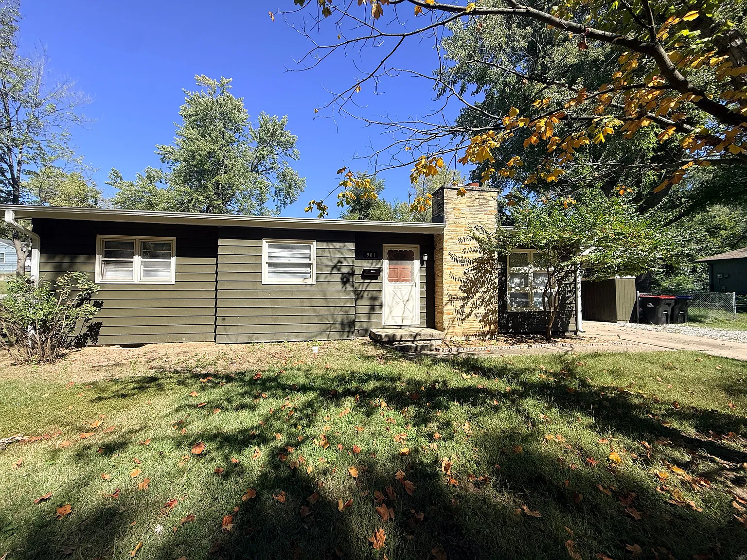 3 bed, 1.0 bath, $1,350 — Photo 1