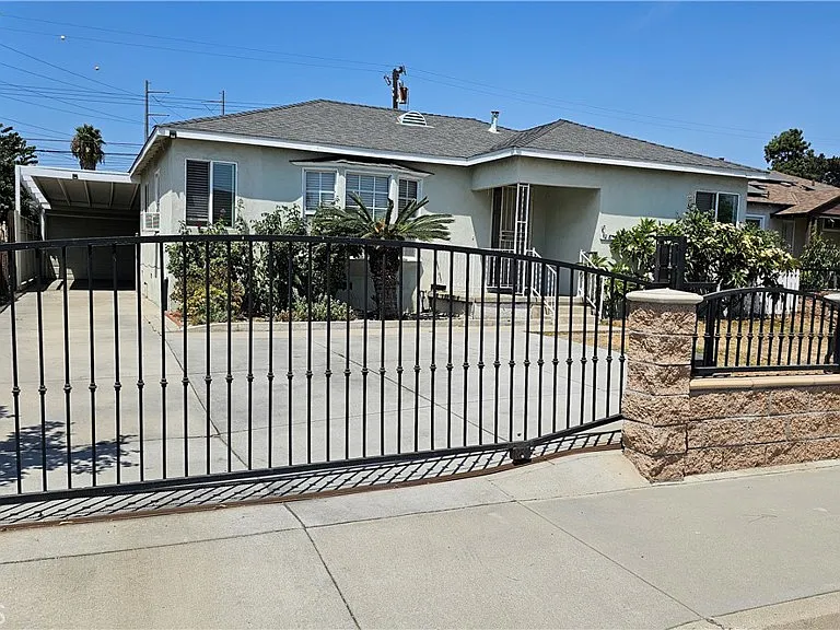 12813 Farnell St — Photo 2