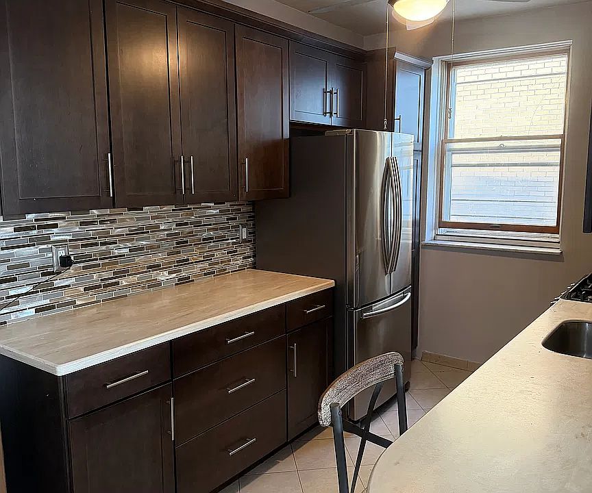 1st image of 1619 W 9th St #2R