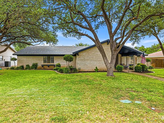 4th image of 2914 Briargrove Ln