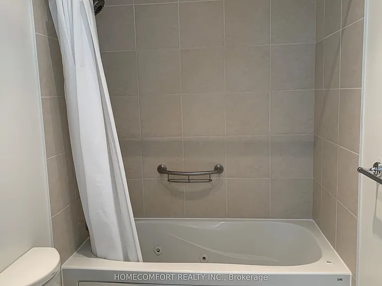 33 Ellen St #909 — Photo 8