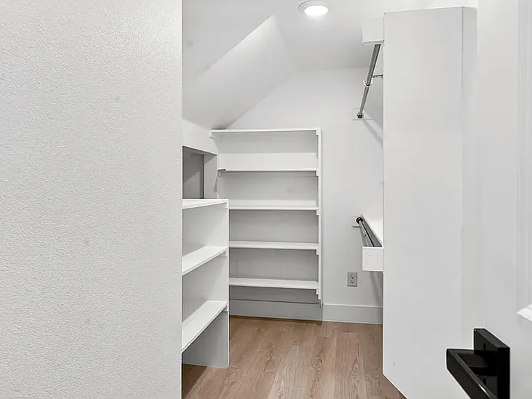 531 W Laureland Rd — Photo 3