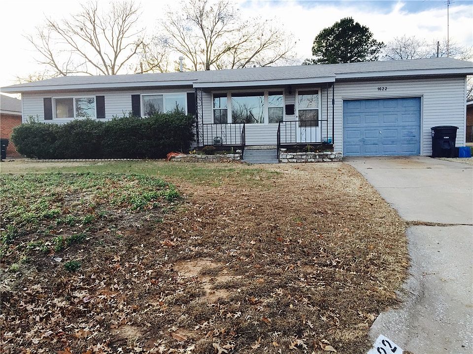 What a find! Central Shawnee's wonderful Town and Country addition has a new listing, and it won't last long.