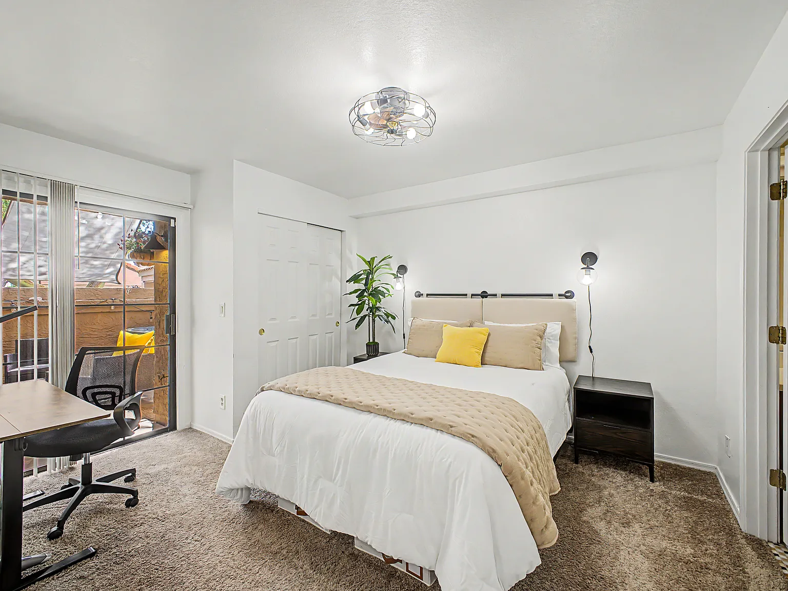3 bed, 1269 sqft, $2,399 — Photo 2
