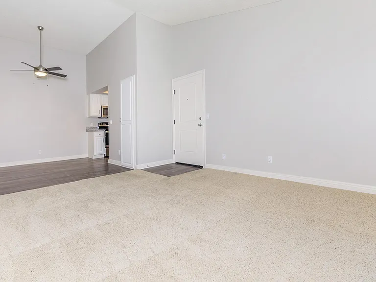 Villa La Paz Apartment Homes — Photo 30