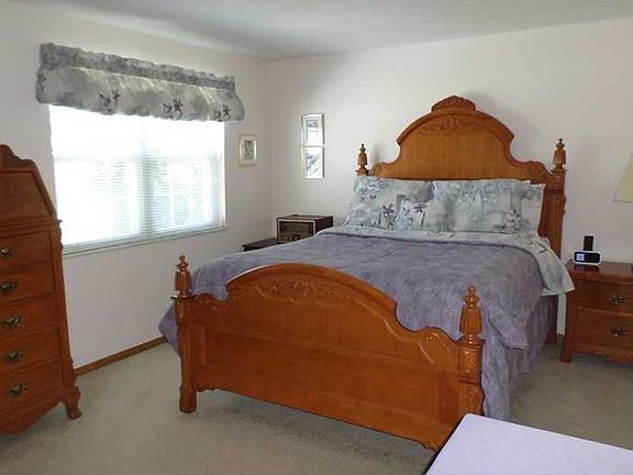 5th image of 8 Monmouth Dr