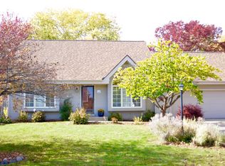 W143N4993 Brook Falls Dr, Menomonee Falls, WI 53051