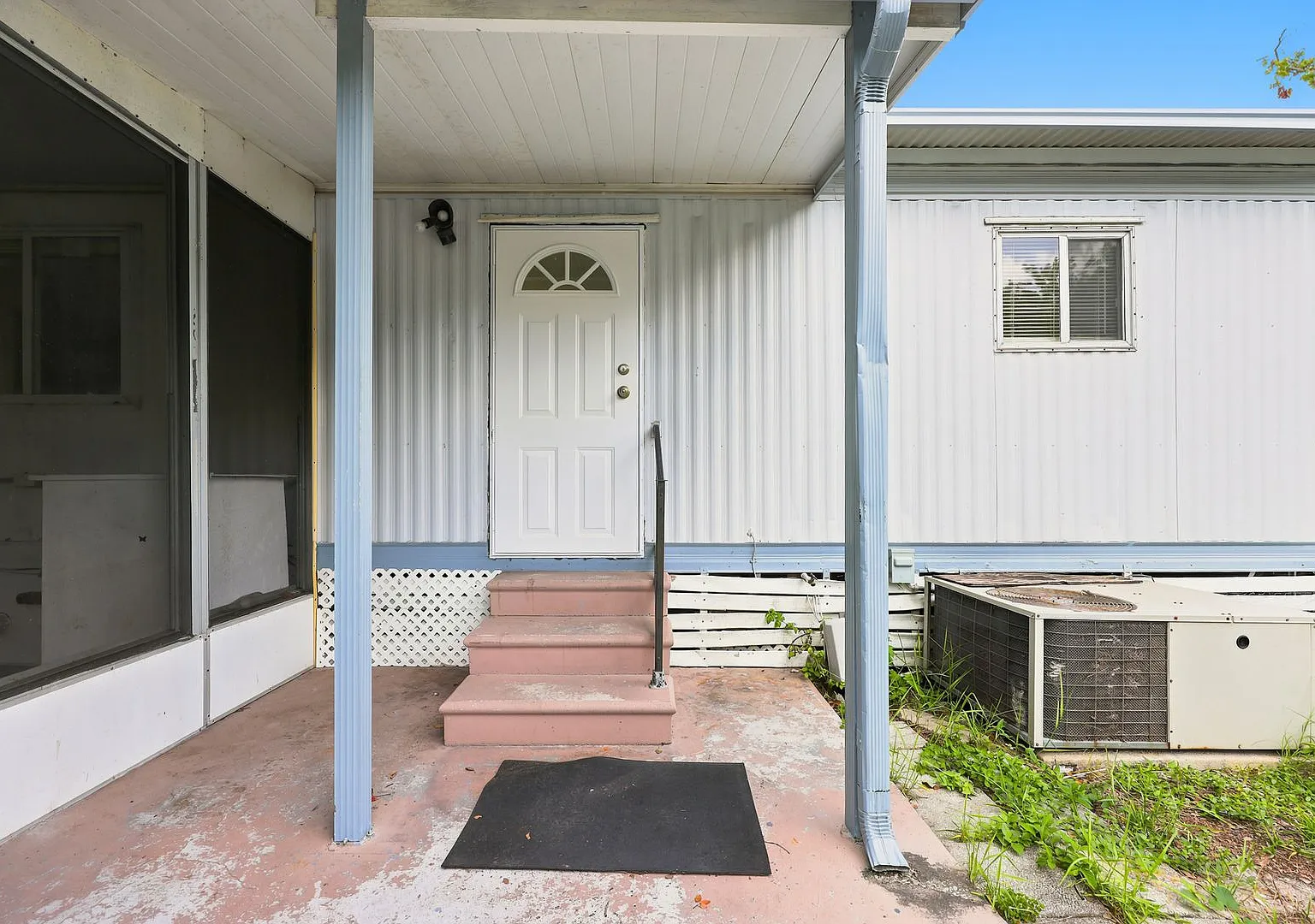 Spacious 2 Bedroom, 1 Bathroom Home for Rent Move-In Ready in Newport Richey! — Photo 3