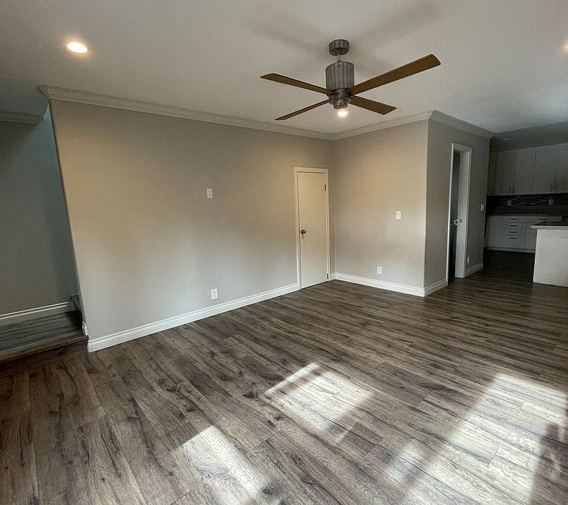 1st image of 956 Chalcedony St