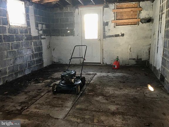 4th image of 12 Clifford Ave