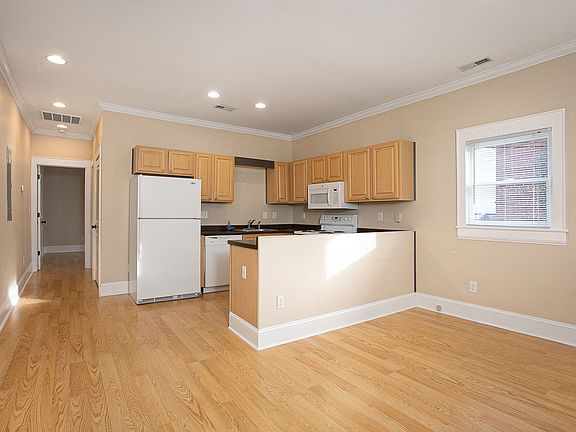 4th image of 908 Onslow St #B