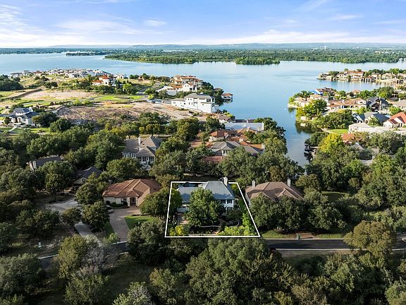 2nd image of 3605 Douglas Drive