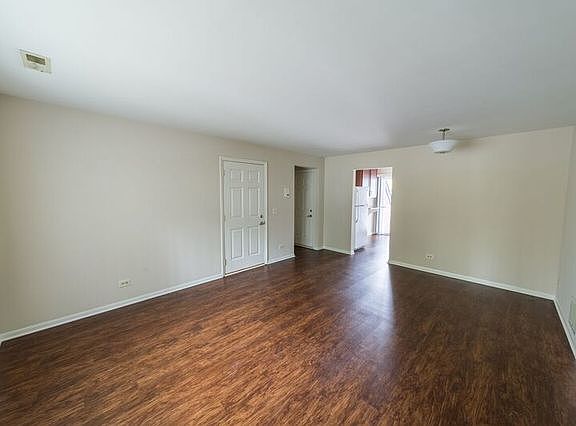 5th image of 907 N Milwaukee Ave APT 101