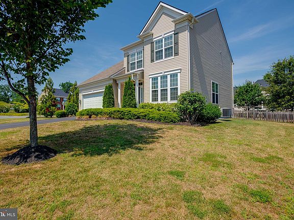 2nd image of 904 Augustine Dr