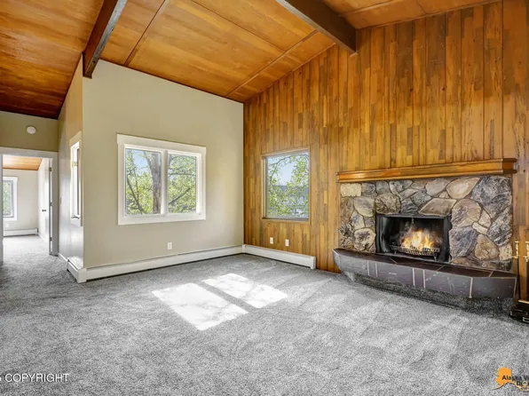 8134 Country Woods Dr, Anchorage, AK 99502