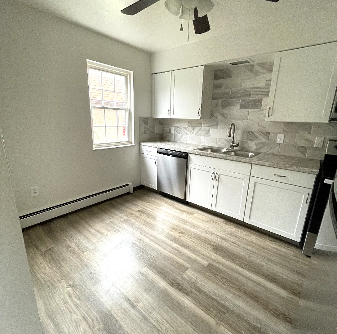 5761 Sheridan Road — Photo 4
