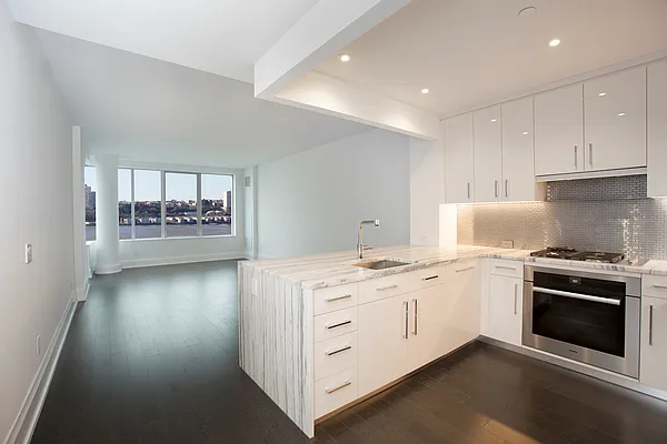 Rented by BLU Real Estate | media 18