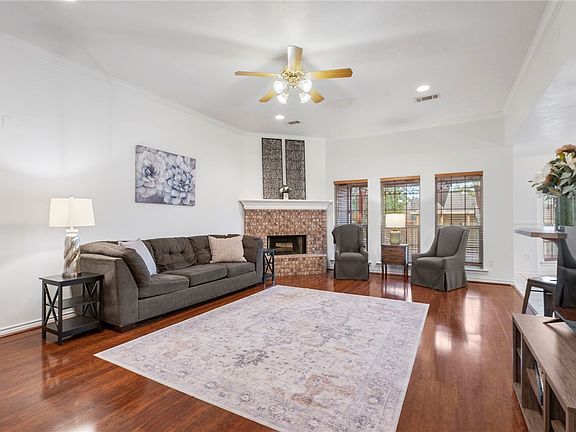 3rd image of 1215 Baywood Ct