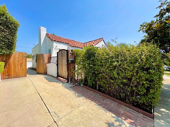 4th image of 2028 Holmby Ave