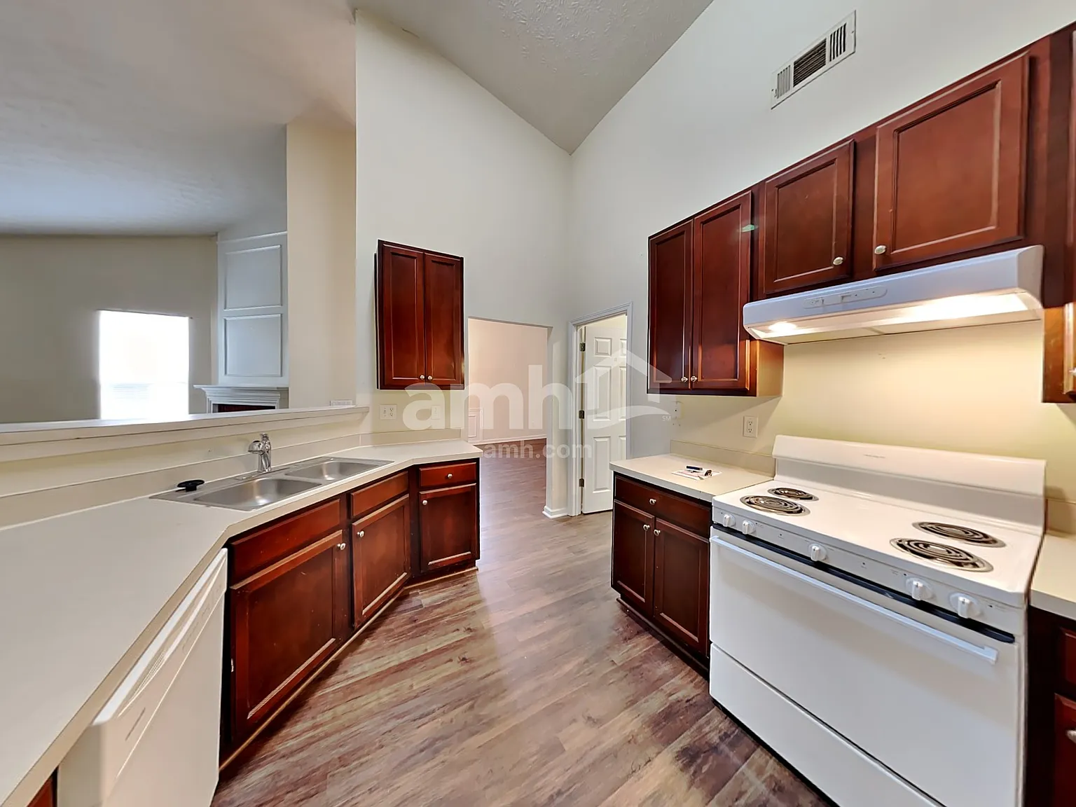 3 bed, 2.0 bath, 1770 sqft, $2,085 — Photo 3